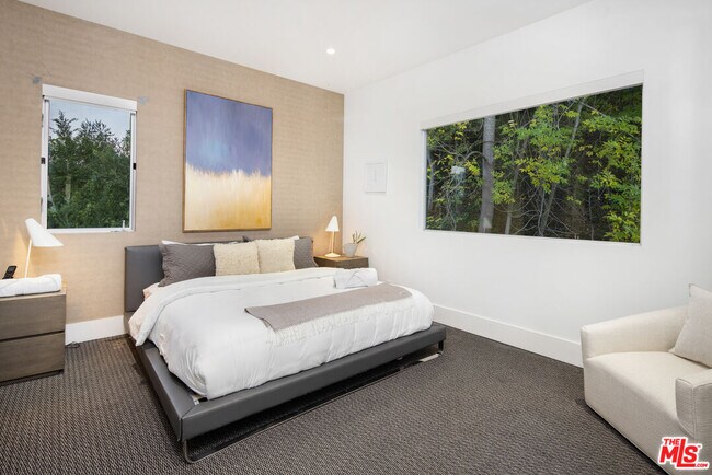 Building Photo - 2666 Hutton Dr