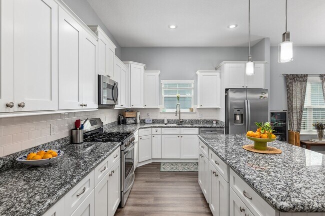 Building Photo - Stunning South Pointe 4/3 Home with Solar ...