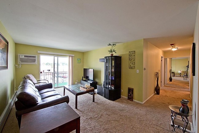 Living Room - Lisle Place Apartments