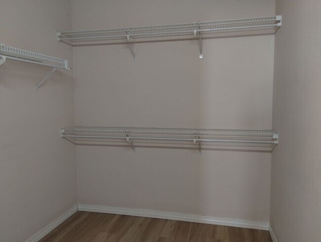 Building Photo - Bethany 4 Bed One Bed & Full Bath on Main Fenced Yard w/EV Charger Close to Schools & Shopping