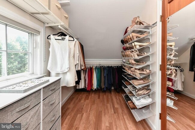 Building Photo - 904 Park Ave