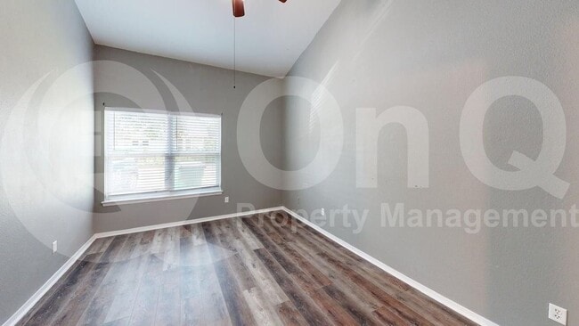 Building Photo - 2420 Moneda St