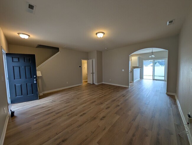 Building Photo - Spacious Townhome in Kingstree!