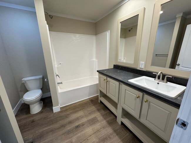 Building Photo - 48599 Lakeview E