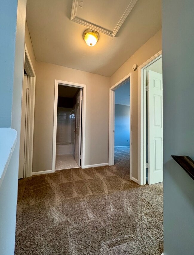 Building Photo - Freshly renovated 3 bedroom condo in Decatur