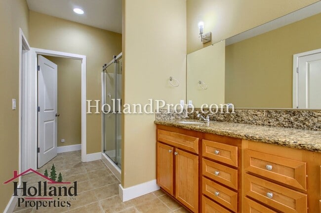 Building Photo - Beautiful 3-Bedroom Home with Covered Patio & Fenced Yard