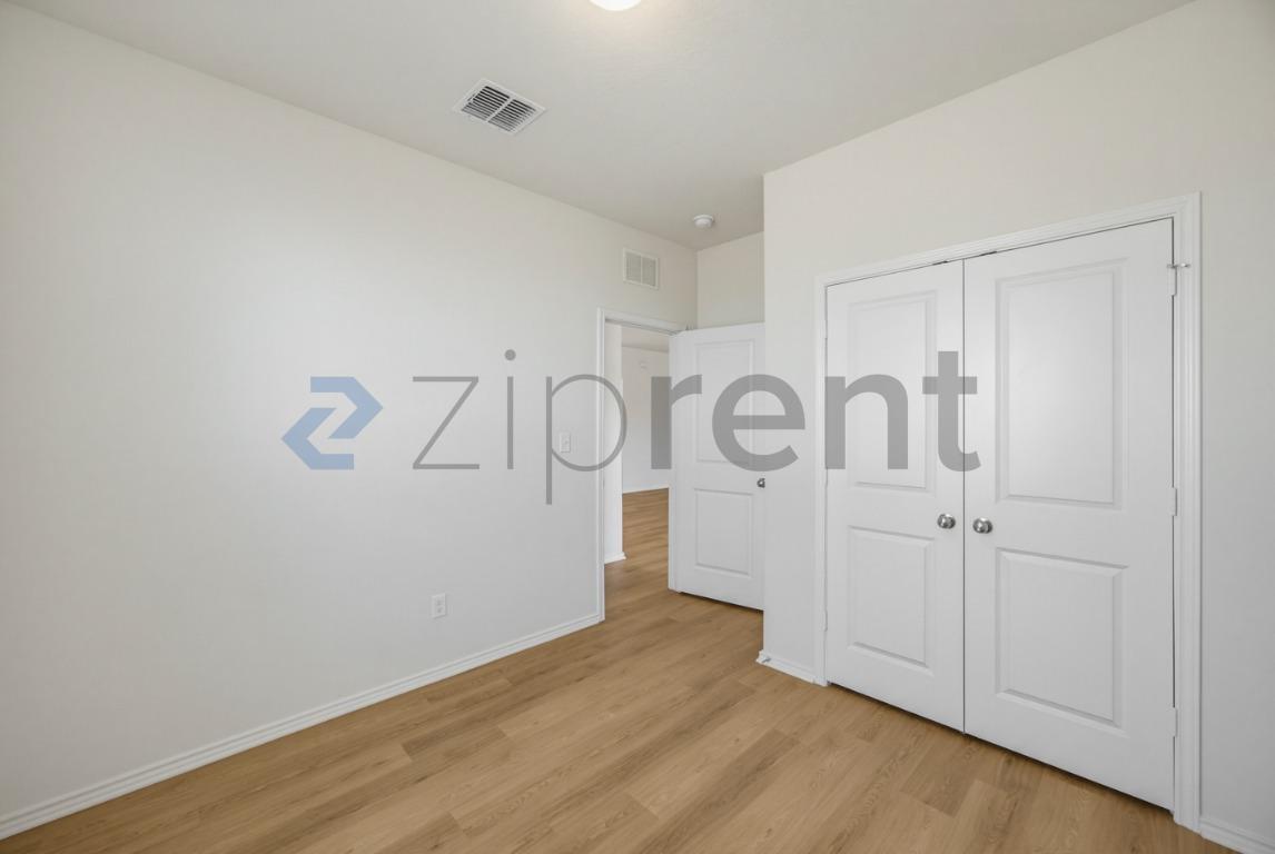 Building Photo - Unit