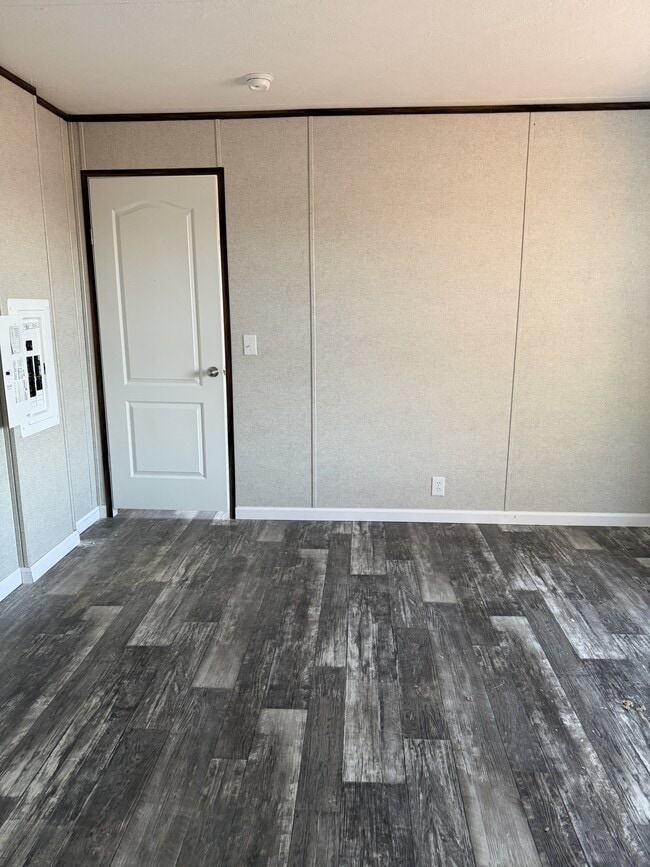 Building Photo - 501 Mercedes St