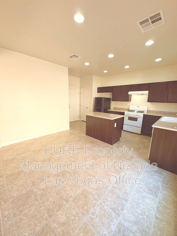 Building Photo - 968 Via Gandalfi