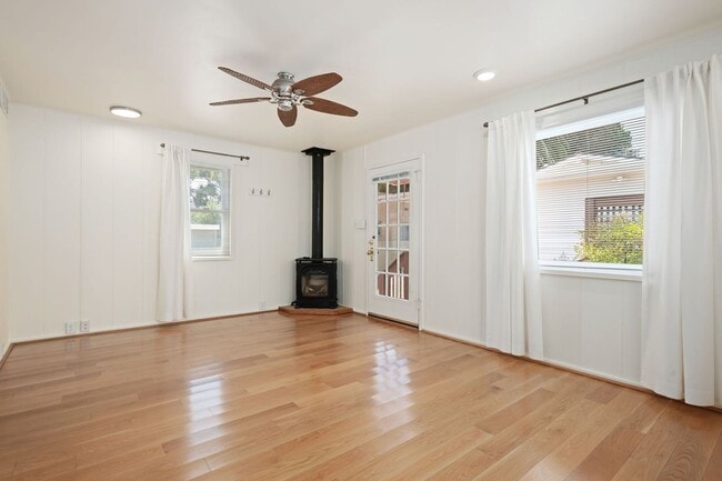 Building Photo - Charming One-Bedroom Retreat in Santa Barb...