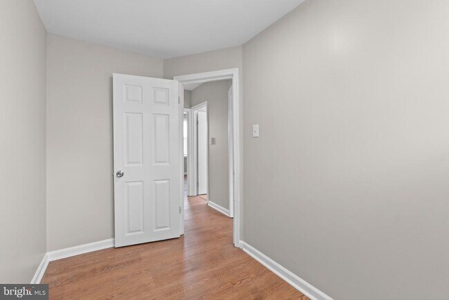 Building Photo - 3427 Ravenwood Ave