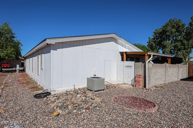 Building Photo - 11275 N 99th Ave