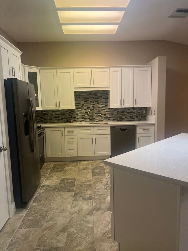 Building Photo - Beautiful Attached Dual Townhouse