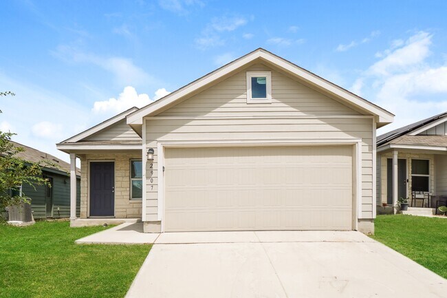 Building Photo - 2907 Millikan Dr