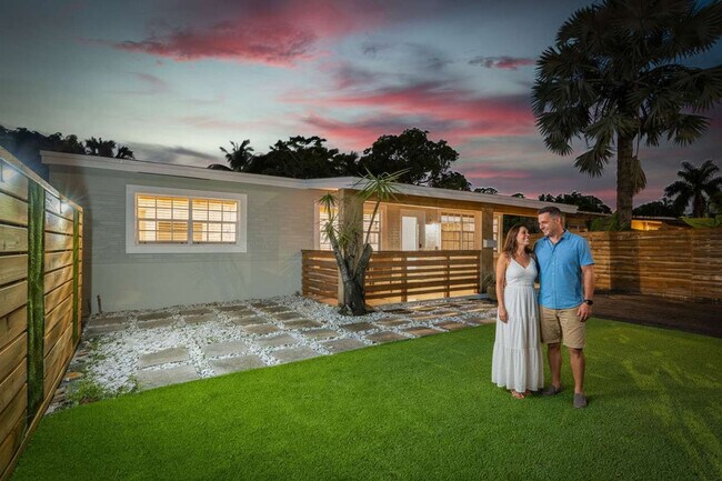 Building Photo - 1425 NE 5th Terrace