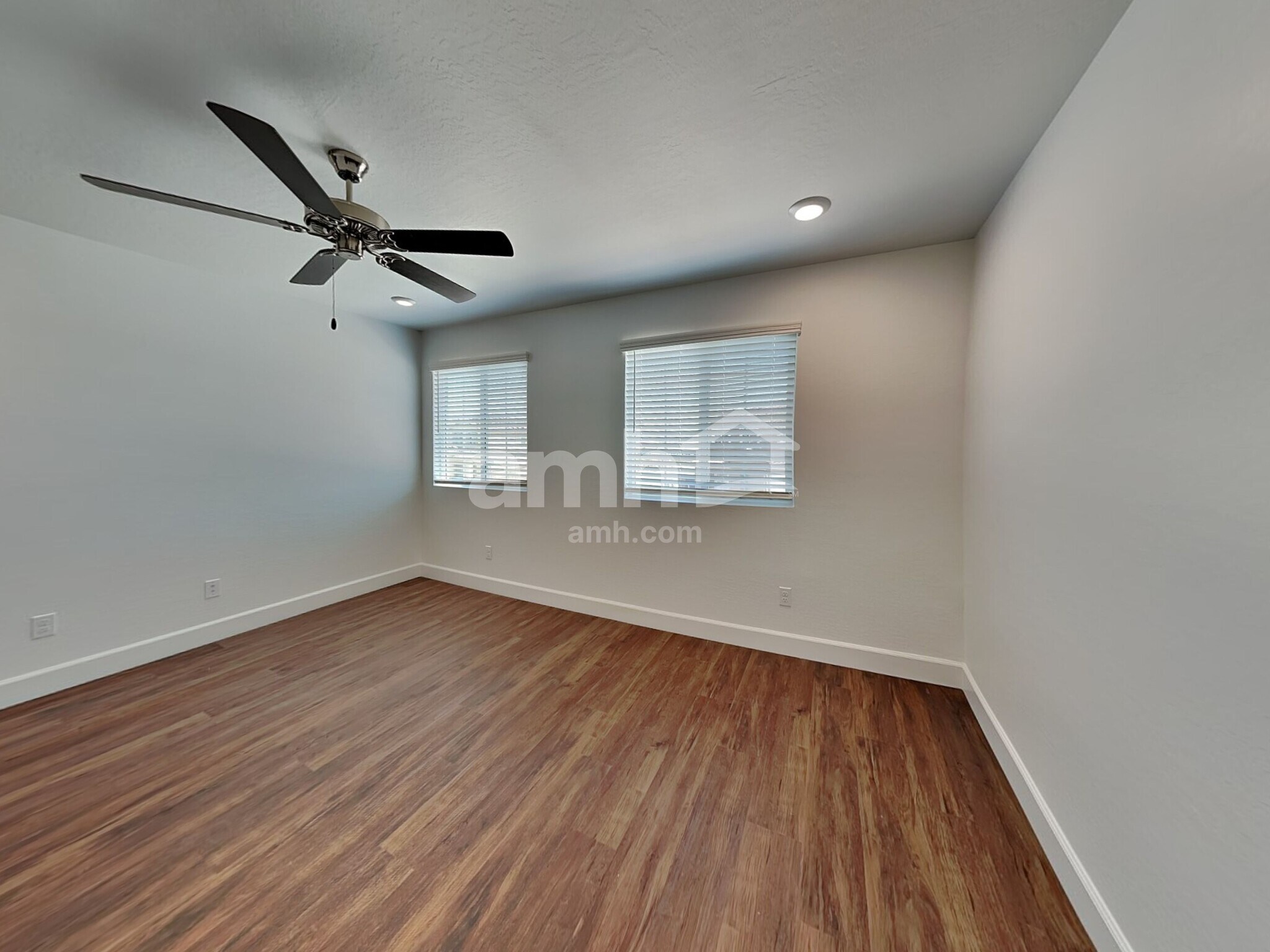 Building Photo - 17142 W Lawrence Ln