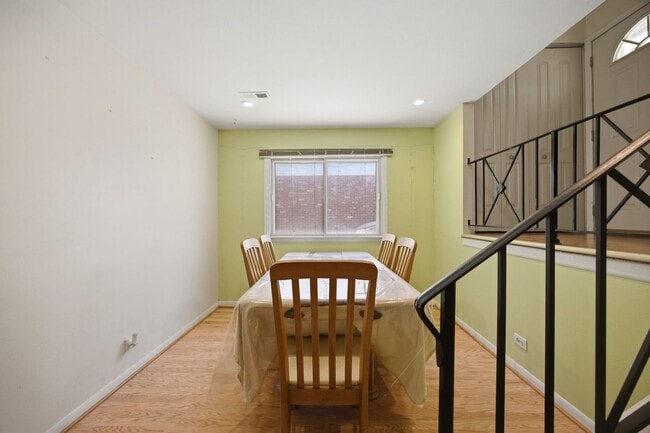 Building Photo - 1142 Brighton Pl