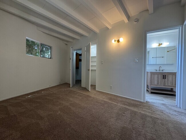 Building Photo - 4418 Vantage Ave