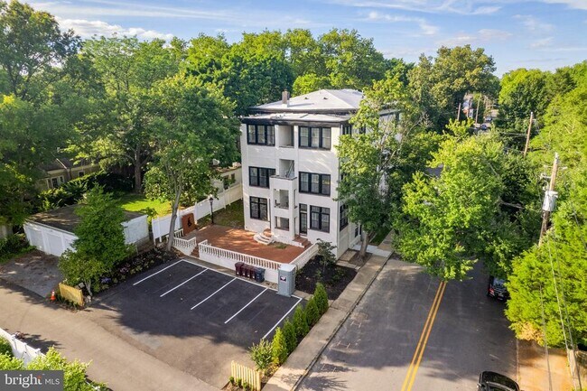 Building Photo - 2300 W 17th St