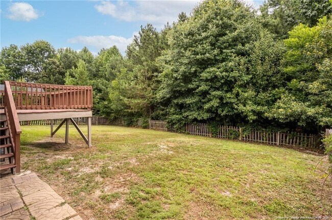 Building Photo - 402 Roundtree Dr