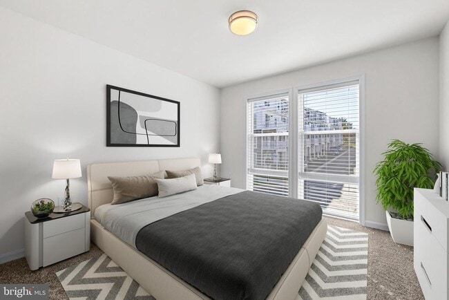 Building Photo - 900 Gilbert Rd