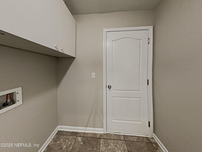 Building Photo - 12502 Itani Wy