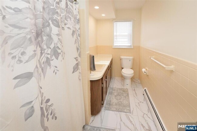 Building Photo - 27-14 Berdan Ave