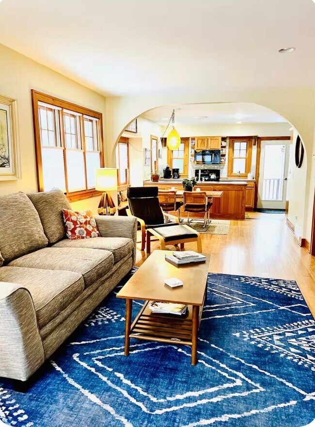 Building Photo - 520 S Maple St