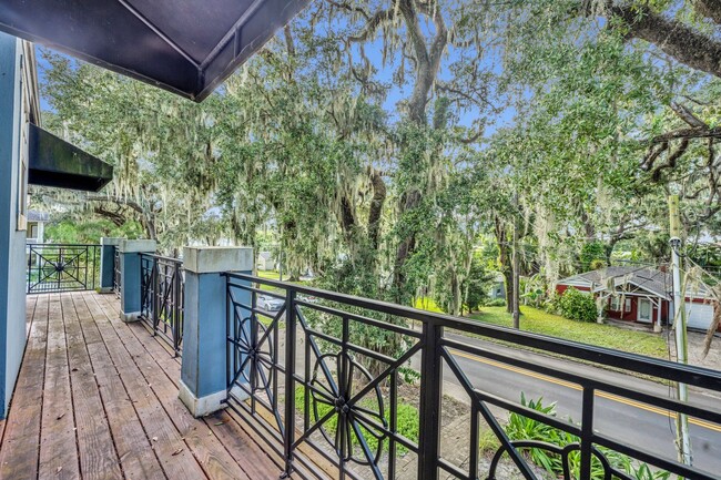 Building Photo - Gorgeous Townhome in Downtown Orlando