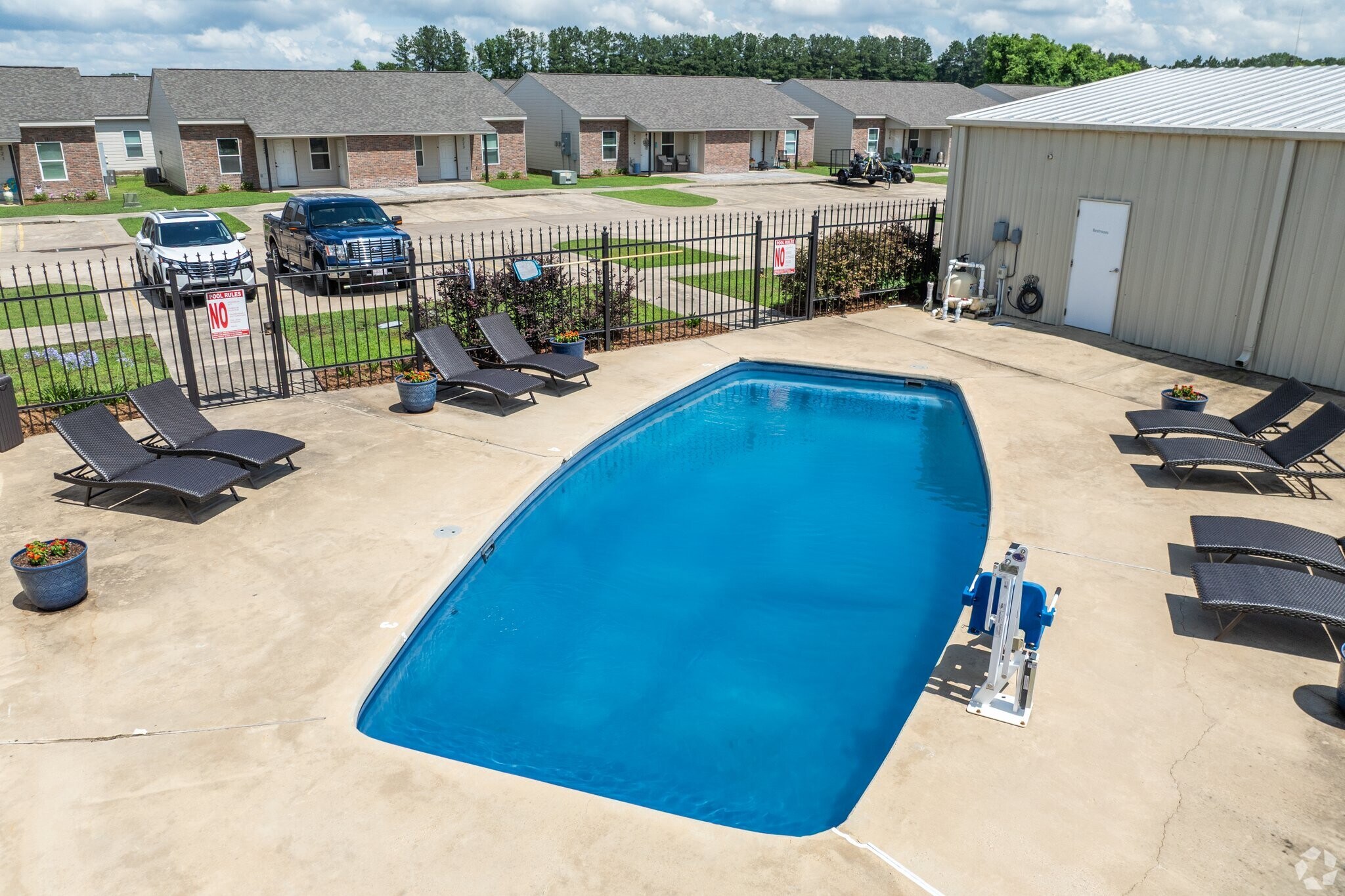 Building Photo - 621 Fieldstone Ln