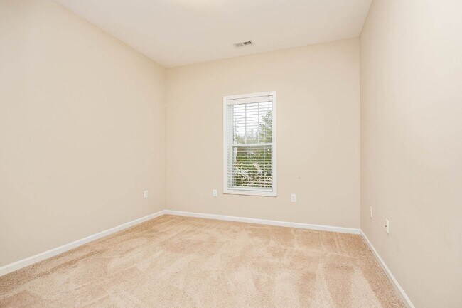 Building Photo - 3 Bedroom 2 Bathroom Nest in Raeford