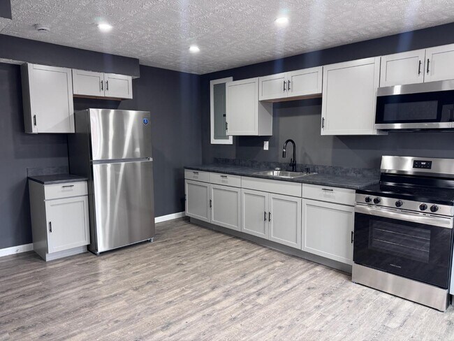 Building Photo - 2127 Winfield Ave