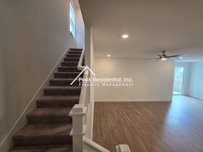 Building Photo - Only 2 years new. 3-bedrooms in Elk Grove