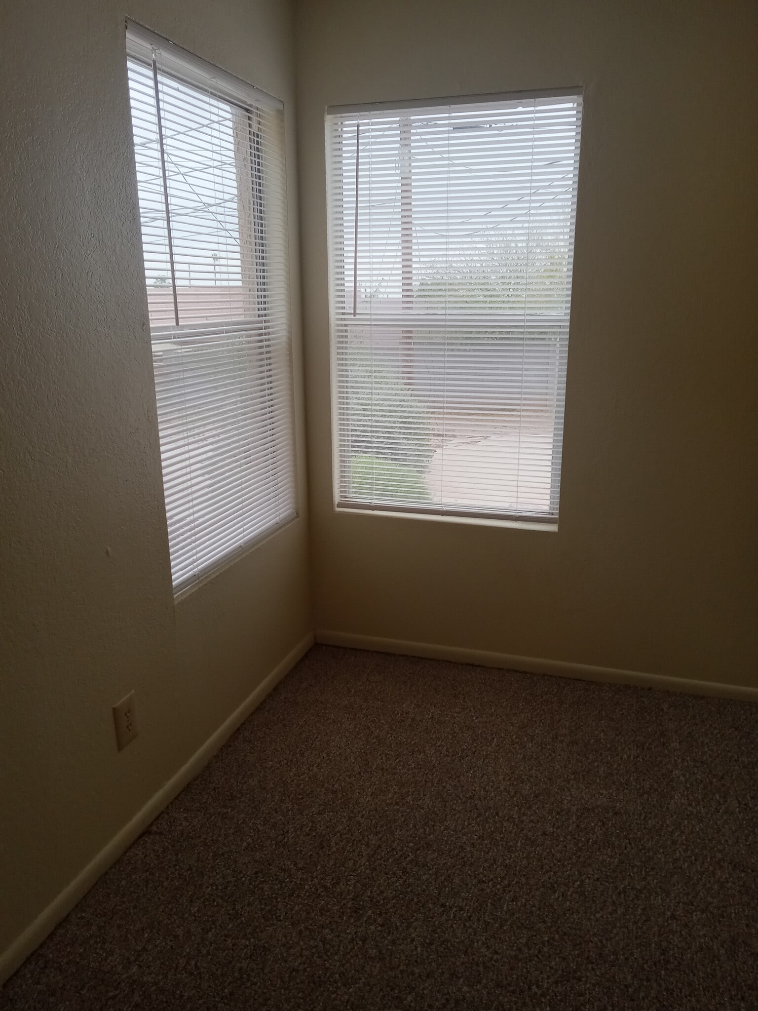 Building Photo - 9819 E La Palma Ave