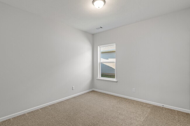 Building Photo - 8164-8164 Snelling Dr