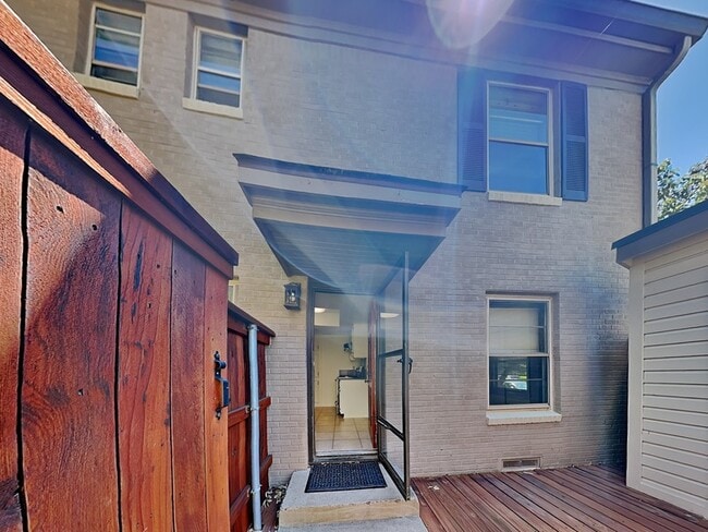 Building Photo - 6442 Bordeaux Ave