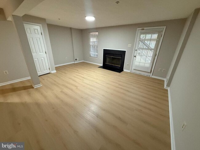 Building Photo - 8916 Pembrook Woods