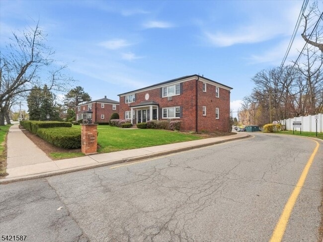 Building Photo - 115 Pitney Pl