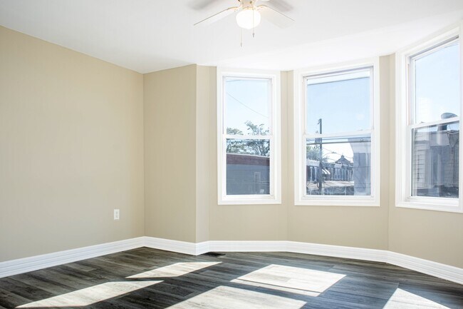 Building Photo - 2137 Mifflin St