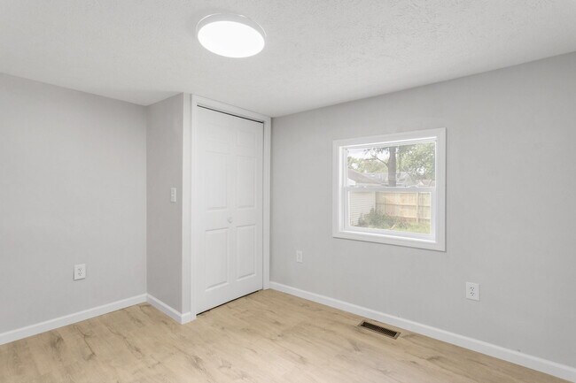 Building Photo - 57025 Greenlawn Ave