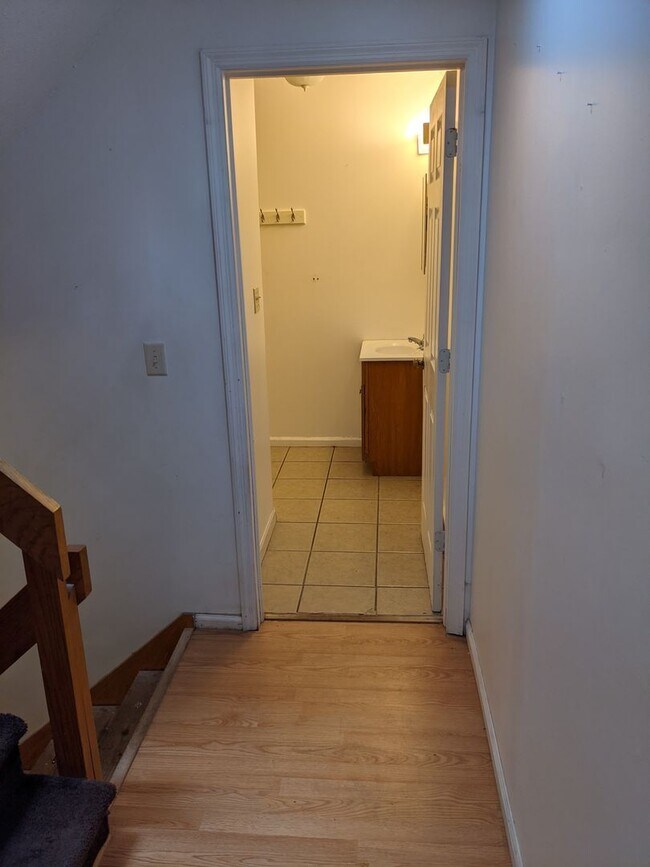 Building Photo - 1709 E Willow Ct