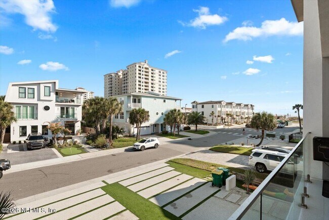 Building Photo - 114 12th Ave S