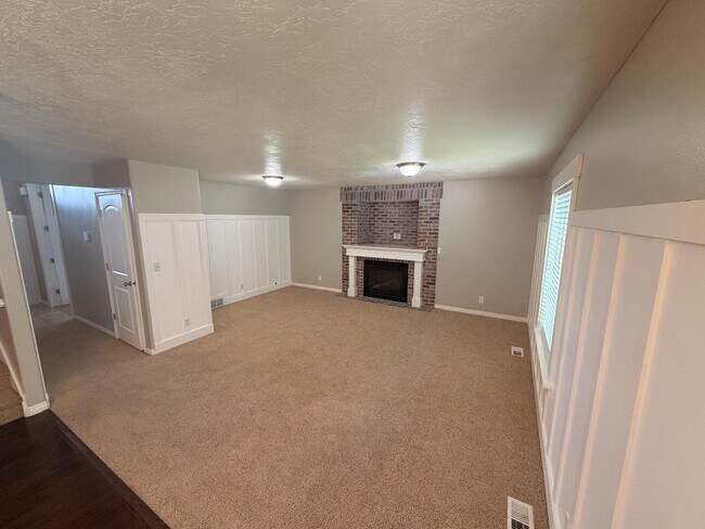 Building Photo - 4077 S Clipper St