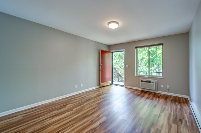 Building Photo - 3600 Hillsboro Pike