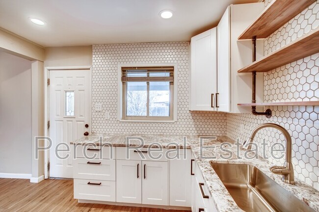 Building Photo - 1054 N Revere St