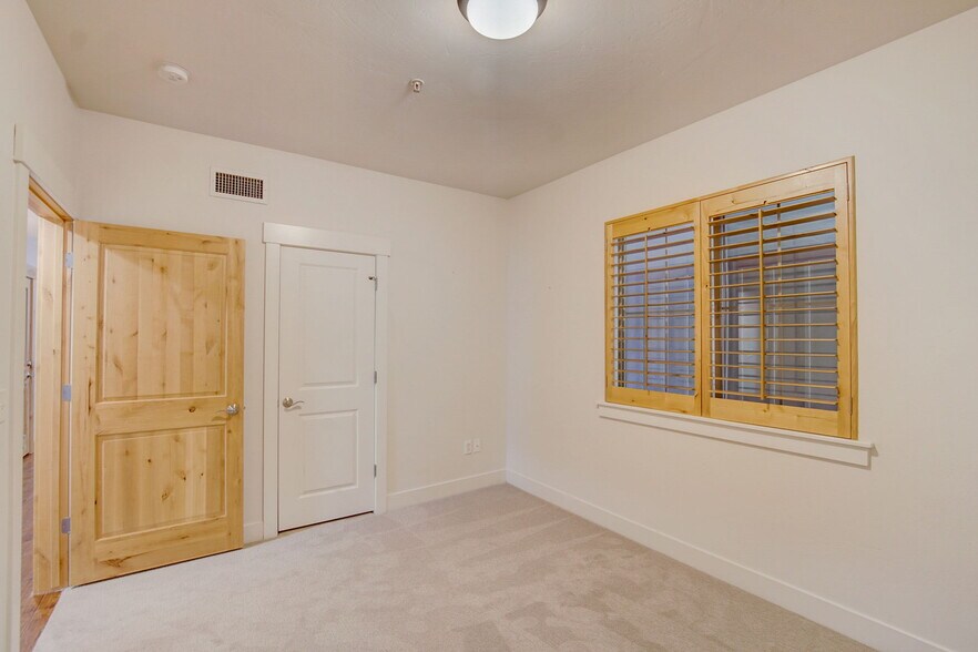Building Photo - 5519 Lillehammer Ln