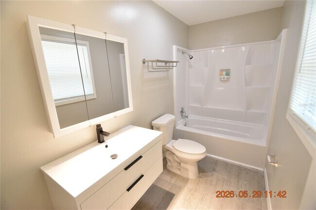Building Photo - 4060 N Little Hawk Point