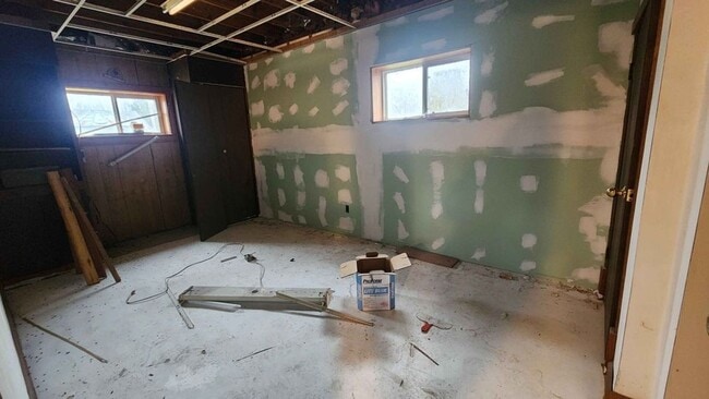 Building Photo - 3+ Bed Home Available with Garage