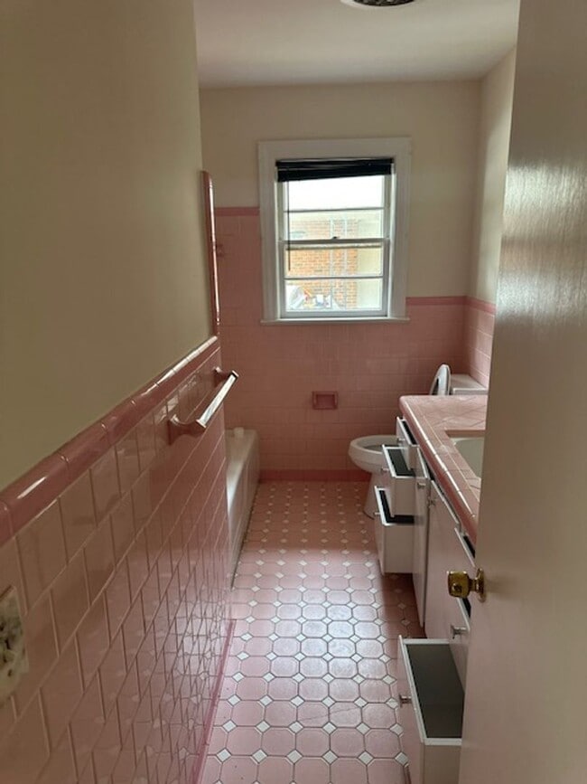 Building Photo - 1208 Neal St