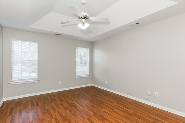 Building Photo - 35 N Greenfield Cir